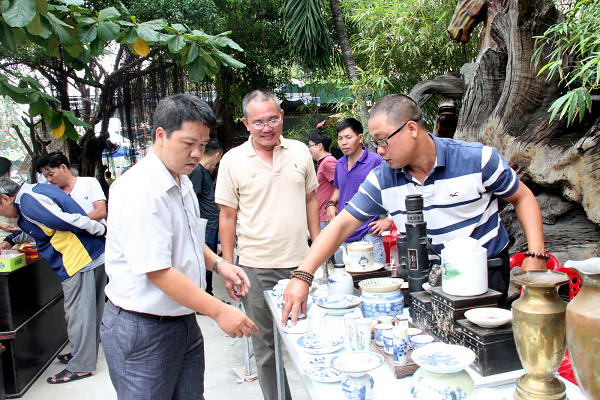 Trekking in Nui Chua